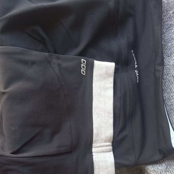 2 x Lorna Jane leggings activewear (Sz S) - Picture 3 of 3